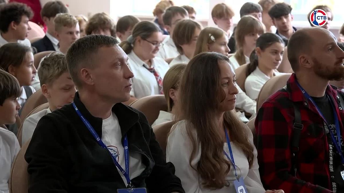 В Севастополе прошёл форум «Российский народ – семья семей» В школе № 23 школьникам рассказали о традициях и культуре народов России. Форум посвятили Дню воссоединения российских регионов