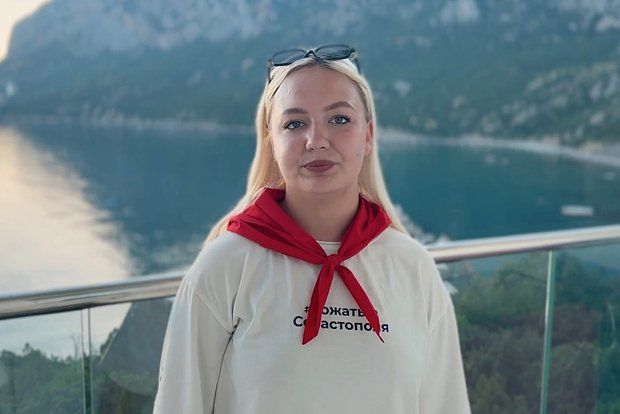 Жительница Севастополя Алена Мотейко победила в конкурсе «Лучший вожатый России 2026»