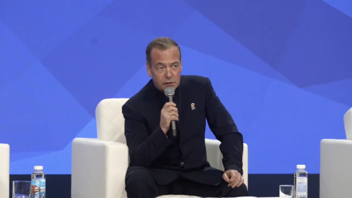 Медведев напомнил о поражениях и разделах Польши