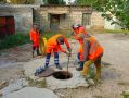 Водоканал: Рабочие моменты. Устранение засора колодцев на ул. Жидилова Фото Михаила Петрова