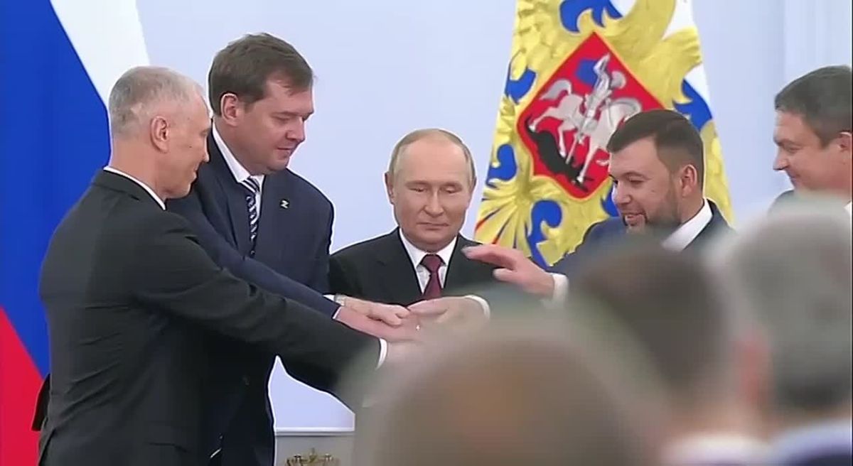 Сегодня – День воссоединения Донецкой и Луганской народных республик, Запорожской и Херсонской областей с Россией