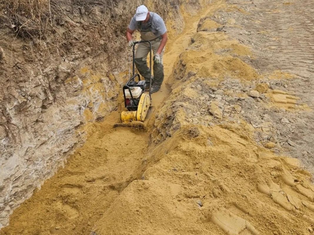 В селе Родное реконструируют водовод