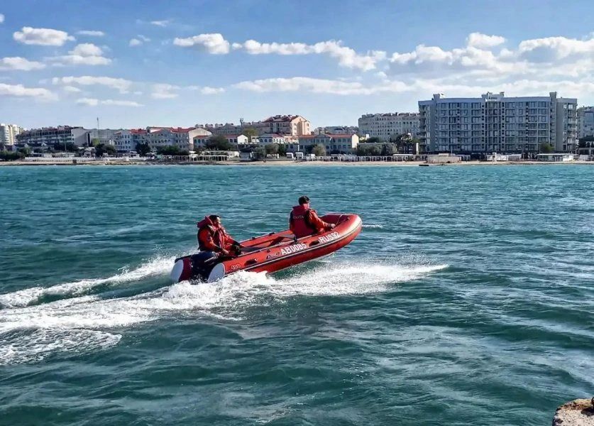 Спасатели «Омеги» отработали действия на воде в бухте Круглая