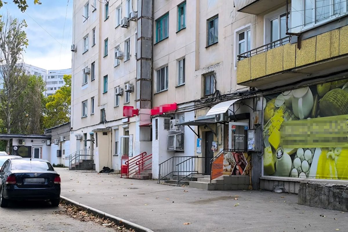 Прокуратура потребовала демонтировать с фасада многоквартирного дома элементы, размещенные без согласия жильцов ___