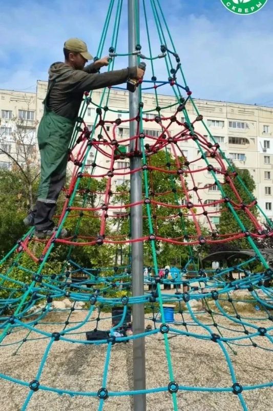 Игровое оборудование парков в Севастополе привели в порядок