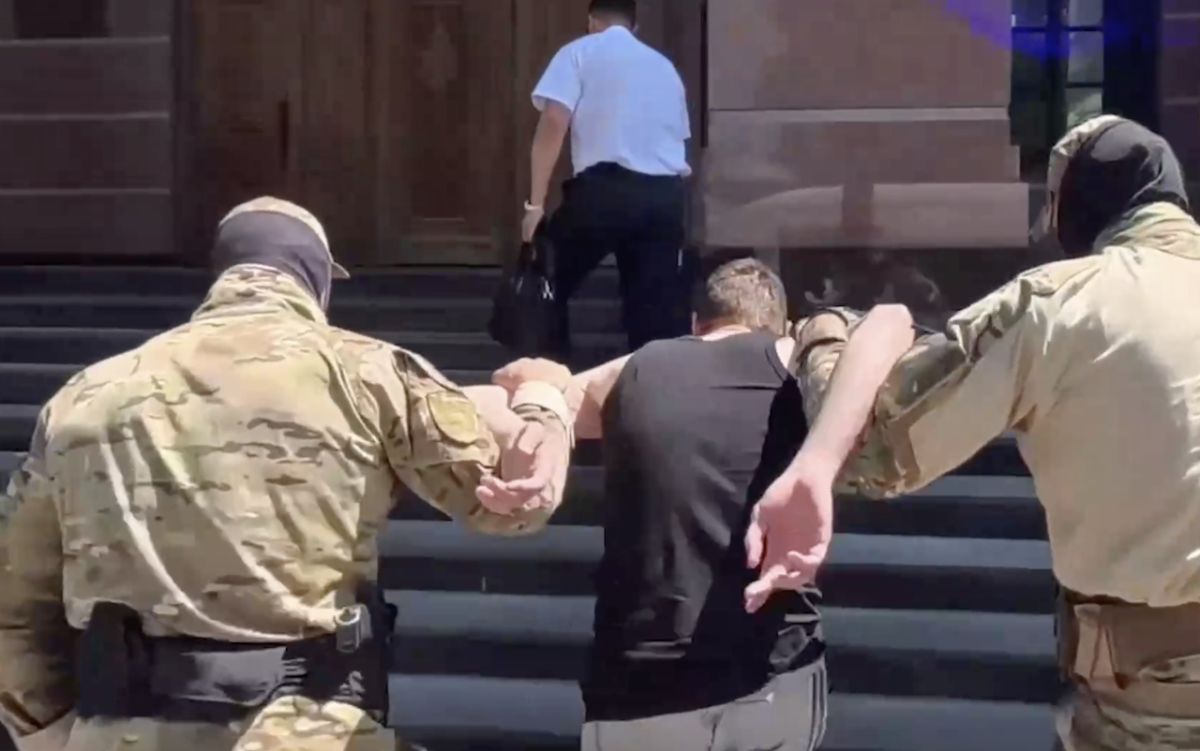 ФСБ задержала шпиона-корректировщика в Крыму