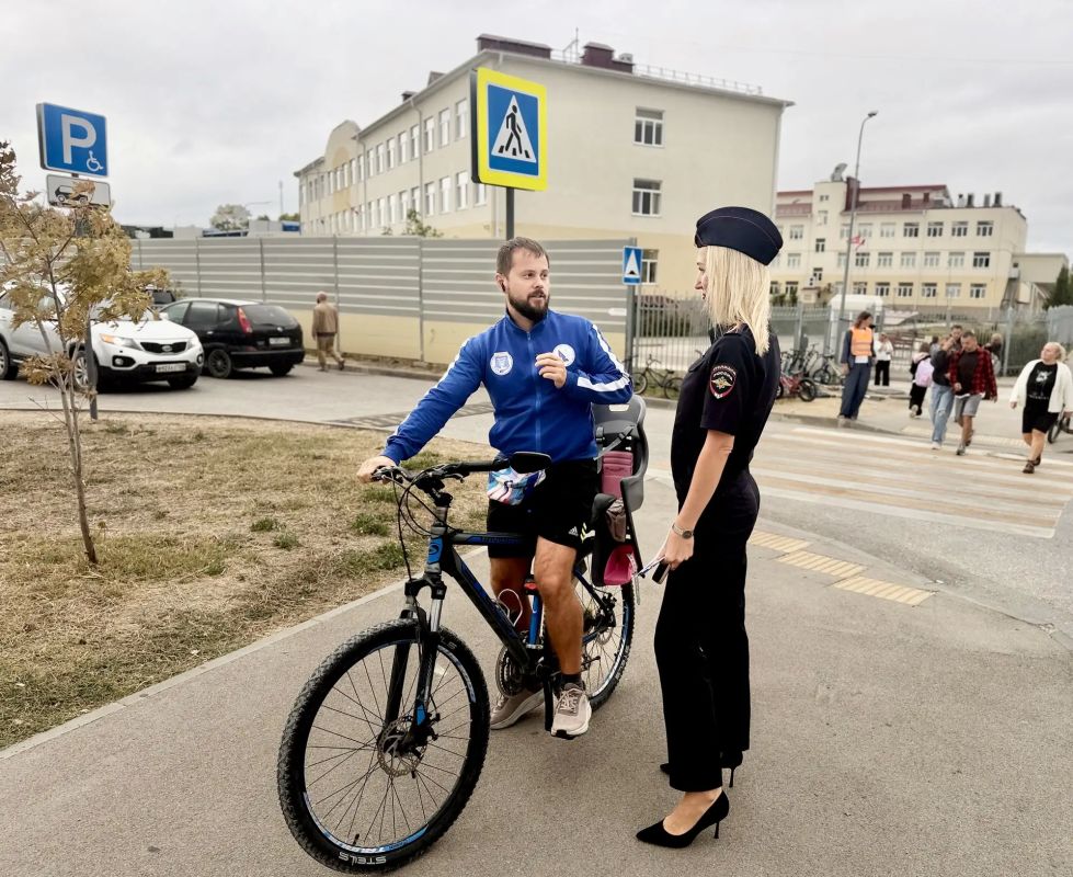 В Севастополе сотрудники Госавтоинспекции совместно с «Родительским патрулем» провели профилактический рейд «Осторожно! Пешеход»