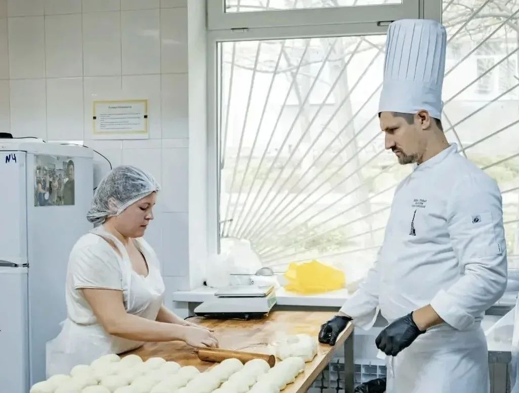 В Севастополе зарплаты поваров достигают 90 тысяч рублей