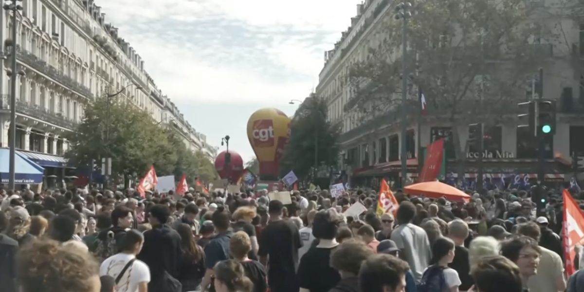 К протестам во Франции присоединились учителя