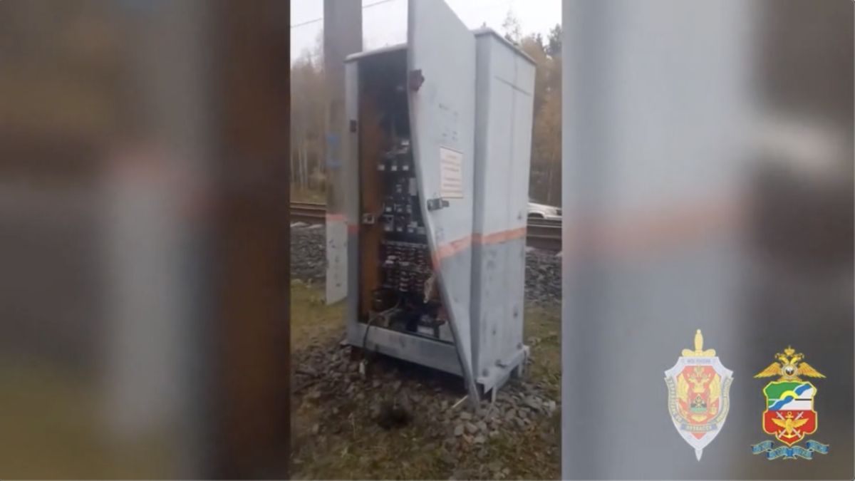 В Кузбассе двое подростков подожгли релейный шкаф