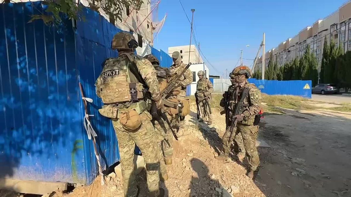 Полицейские Севастополя проверили работников строительного объекта в Гагаринском районе на предмет нарушений миграционного законодательства