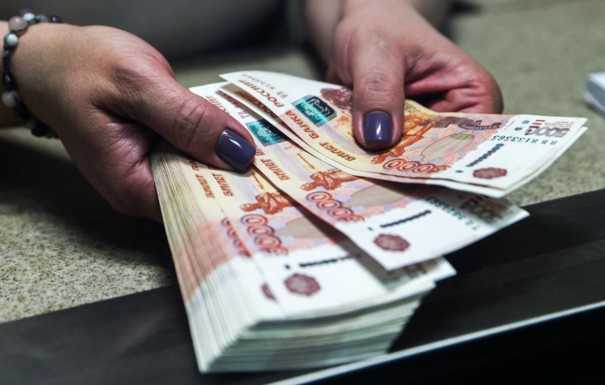 Сотрудница банка в Севастополе украла со счетов клиентов 24 млнруб.