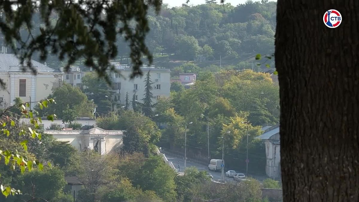 Как не стать жертвой мошенников от входящего звонка: Мошенники два месяца обманывали жительницу Севастополя и похитили 300 тысяч рублей. Схема началась со звонка о якобы взломанном аккаунте на Госуслугах и оформленном...