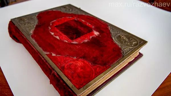 Главархив Москвы реставрирует ценное Евангелие XIX века для Севастополя