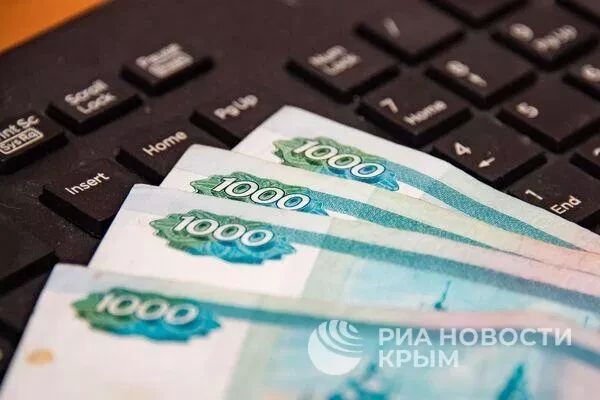Жительница Севастополя чуть не перевела деньги людям на Украине — ее остановили правоохранители