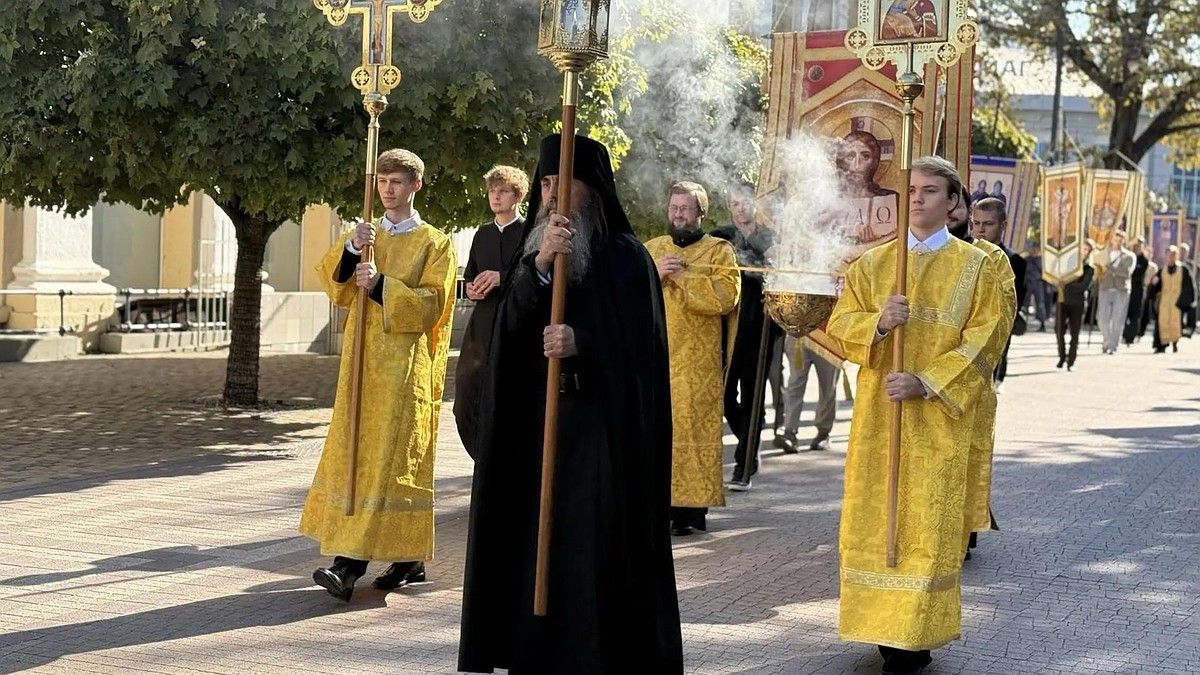 «Мы стали свидетелями великого момента»: в Симферополе мощи святителя Луки перенесли в Александро-Невский собор