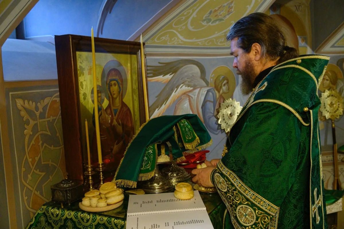 Если бы Бог не воплотился, не отдал Свою жизнь за спасение мира, не вошёл душой Своей в тот особый мир, где пребывали души всех умерших людей, не разрушил бы «засовы и замки», которые сковывали эти души, закрывая для них...