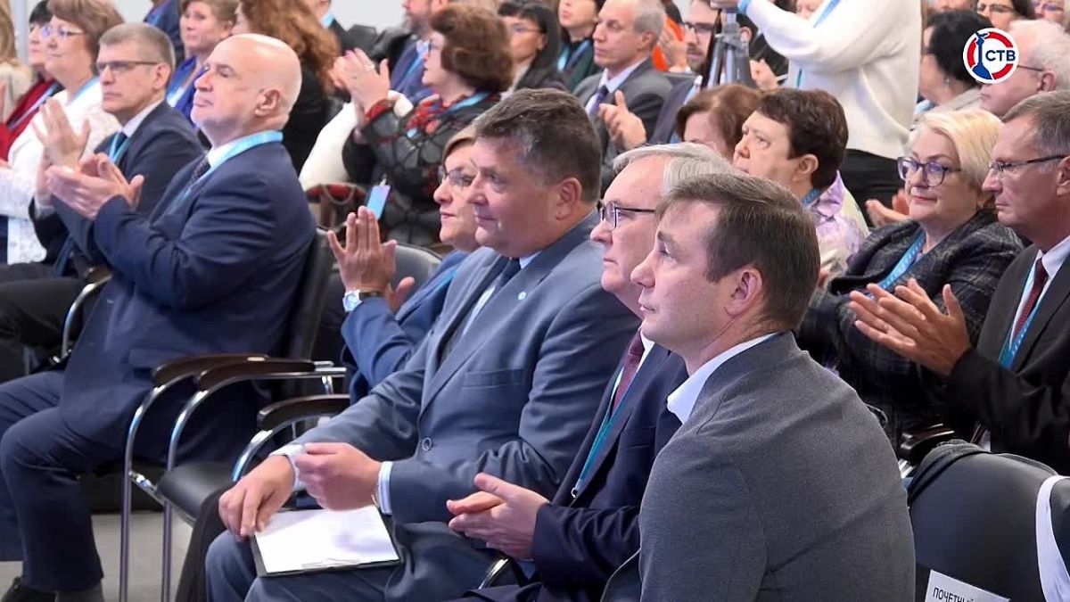 В Севастополе обсудили будущее русского языка и новые подходы к его преподаванию В Новом Херсонесе прошел десятый юбилейный Съезд русистов. Филологи, учителя и ученые из разных регионов России обсудили будущее русского...