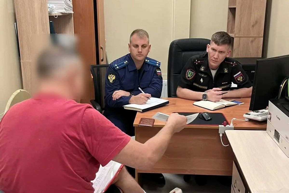 Заместитель прокурора Балаклавского района города Севастополя Николай Чистяков совместно с помощником прокурора 107 военной прокуратуры гарнизона Владиславом Владимировым провели выездной личный прием участников специальной...