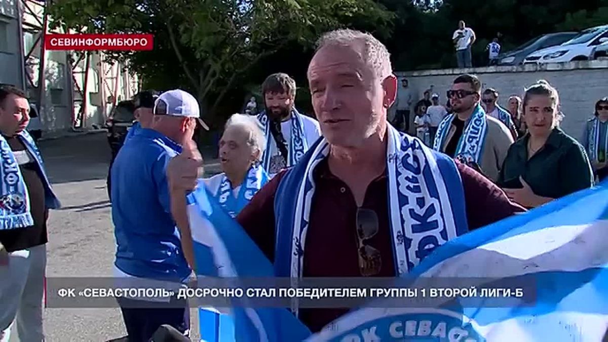Болельщики ФК «Севастополь» встретили команду после досрочного чемпионства в группе 1 Второй лиги-Б