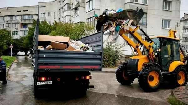 В Севастополе за день вывезли почти 377 тонн мусора