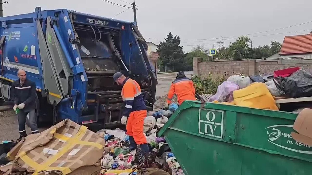 В Севастополе за день вывезли более 376 тонн мусора