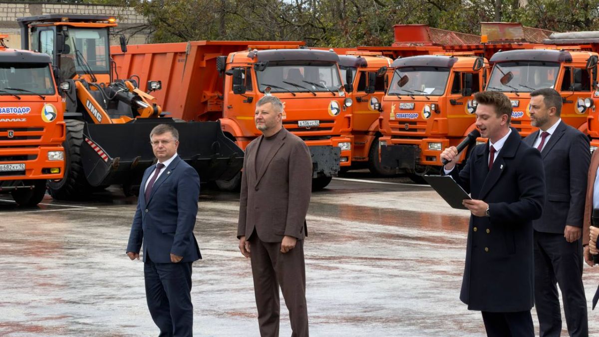 Рабочий день начал на позитивной ноте — принял участие в торжественном собрании в преддверии Дня работника дорожного хозяйства