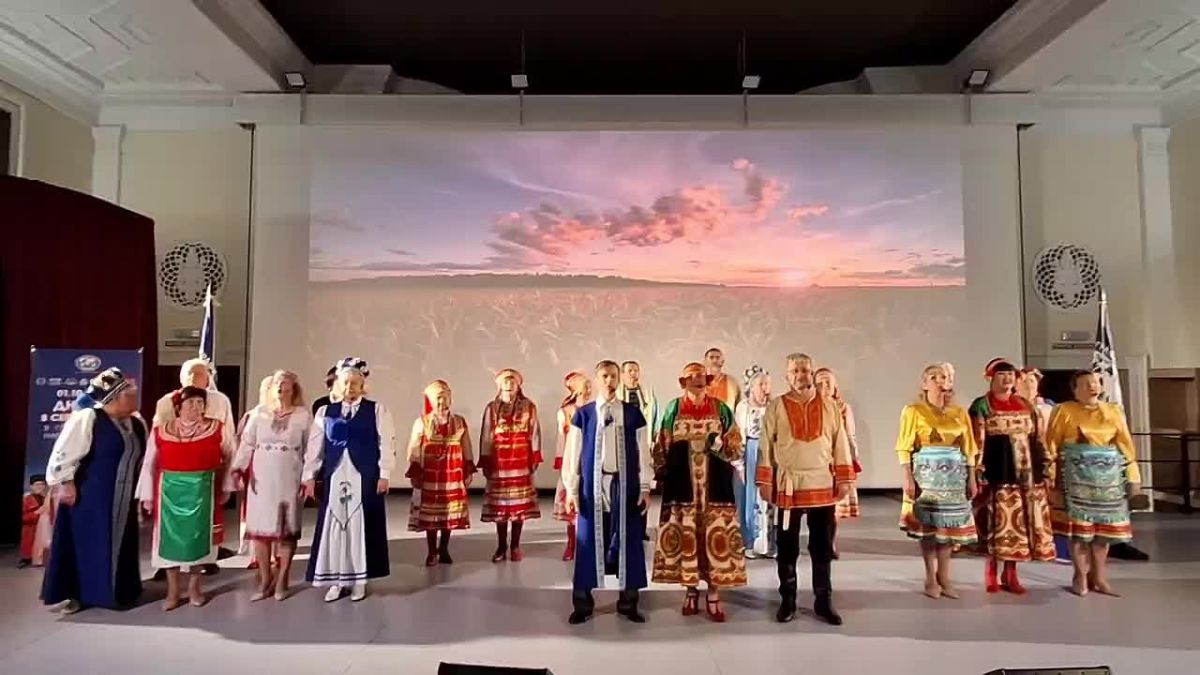 В Севастополе спели на восьми языках