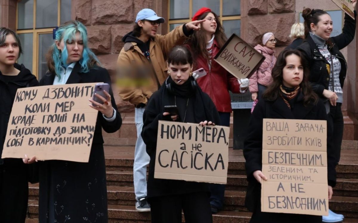 Протестующие в Киеве требуют отставки мэра Кличко