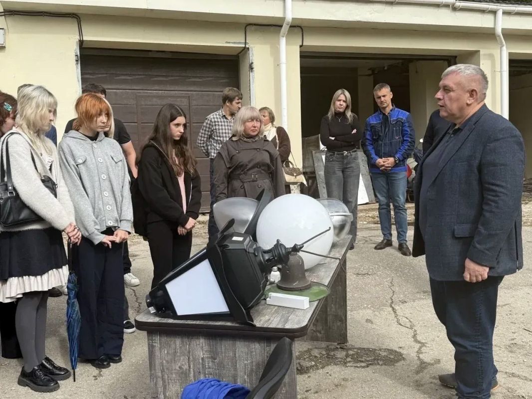 Горсвет освещает путь в технические профессии: для школьников проведена познавательная экскурсия