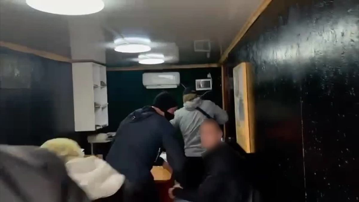 Двое экс-сотрудников крымского лесничества проведут по 8 лет в колонии за взятки в особо крупном размере