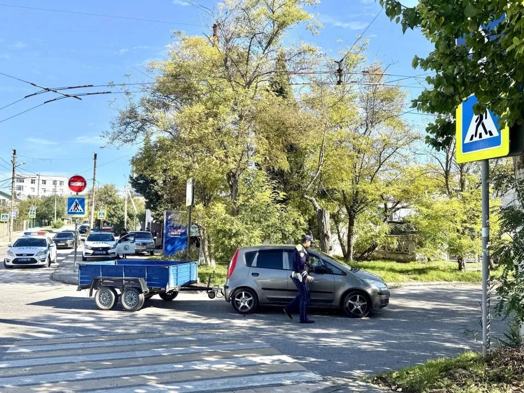 В Севастополе на Ивана Голубца водитель иномарки с прицепом сбил двух пешеходов