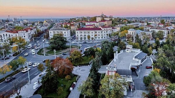 Севастополь предложил повысить лимит скорости для авто при угрозе БПЛА