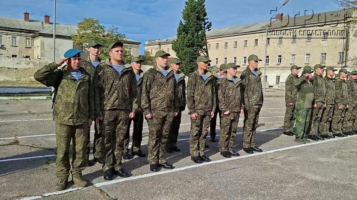 В Севастополе торжественно проводили группу призывников к месту службы в одну из частей в составе ВДВ