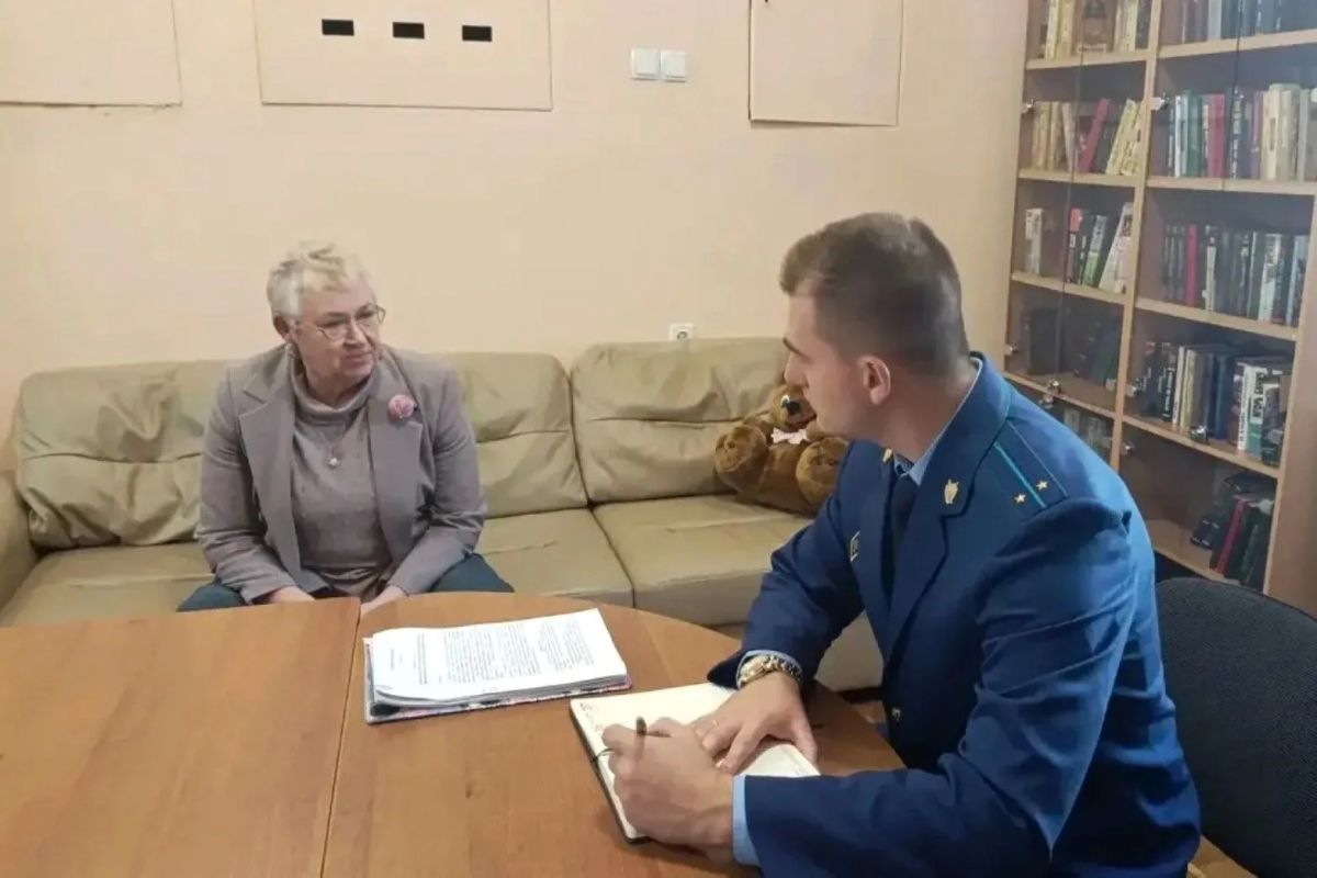 Прокурор отдела прокуратуры города Севастополя Никита Васильев провел ежемесячный правовой час в консультационном пункте на базе Центральной городской библиотеки им. Л.Н. Толстого. Представитель прокуратуры ответил на...