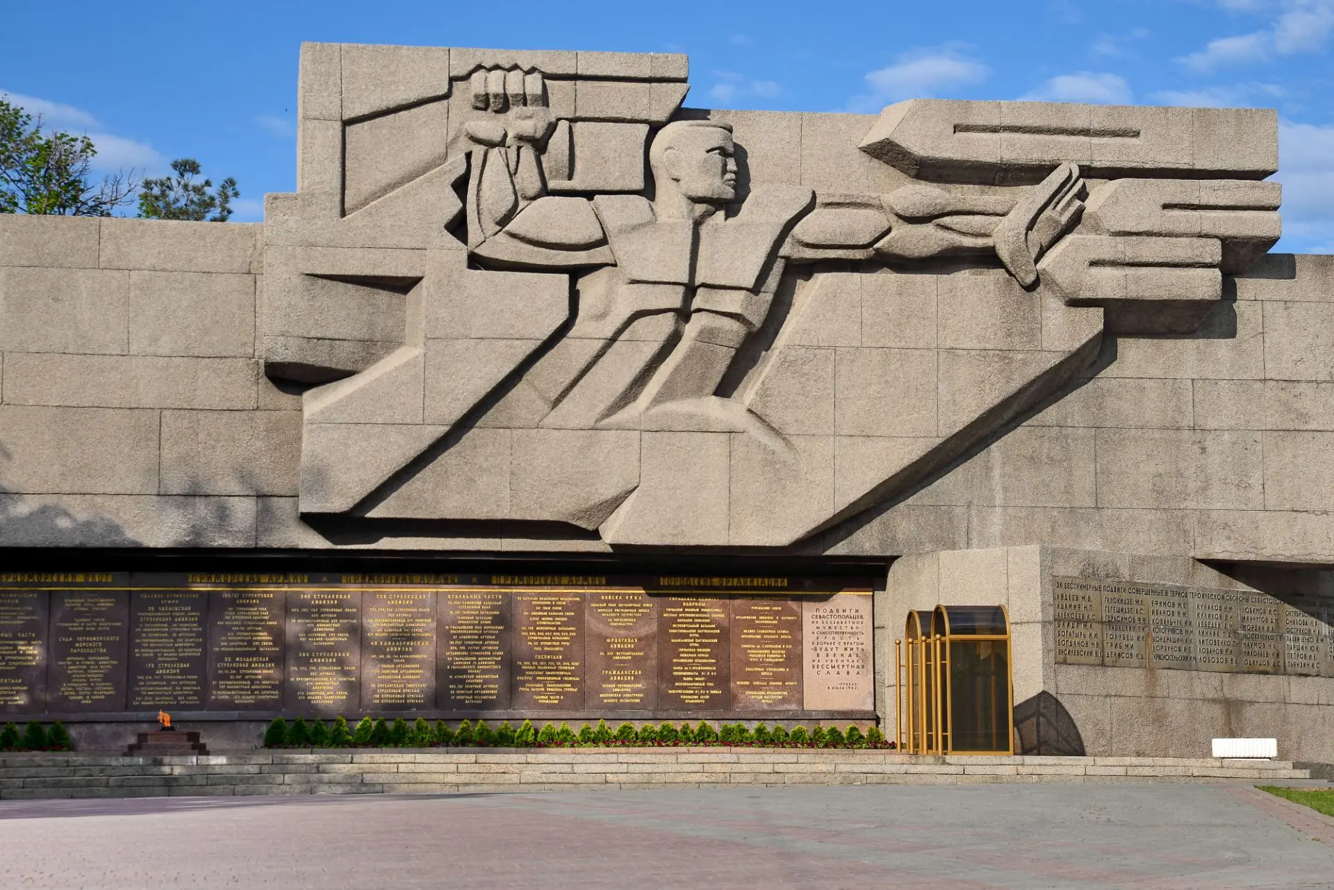 В Севастополе установили имена более 140 тыс