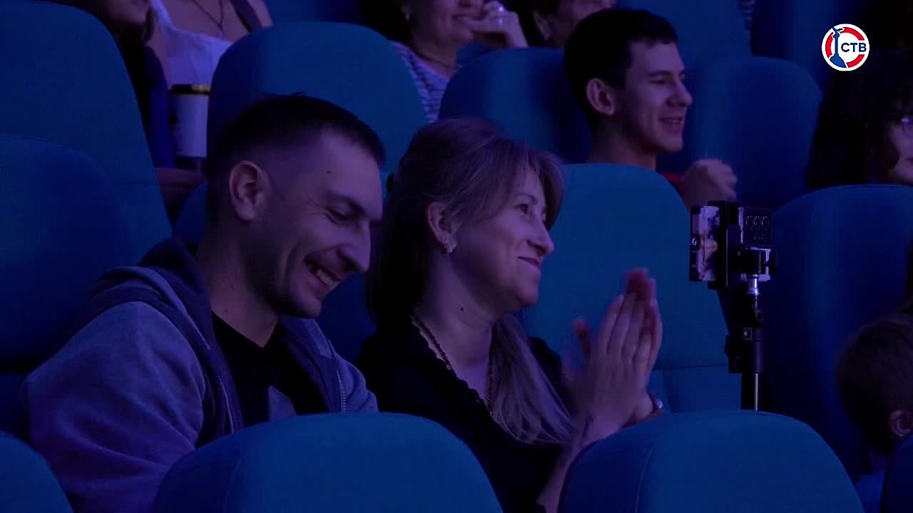 Веселые и находчивые севастопольской Юниор-лиги открыли новый сезон В Севастополе стартовал 12-й сезон Юниор-лиги КВН. В фестивале-открытии в культурном центре «Бухта Казачья» выступили школьные команды города и гости из...