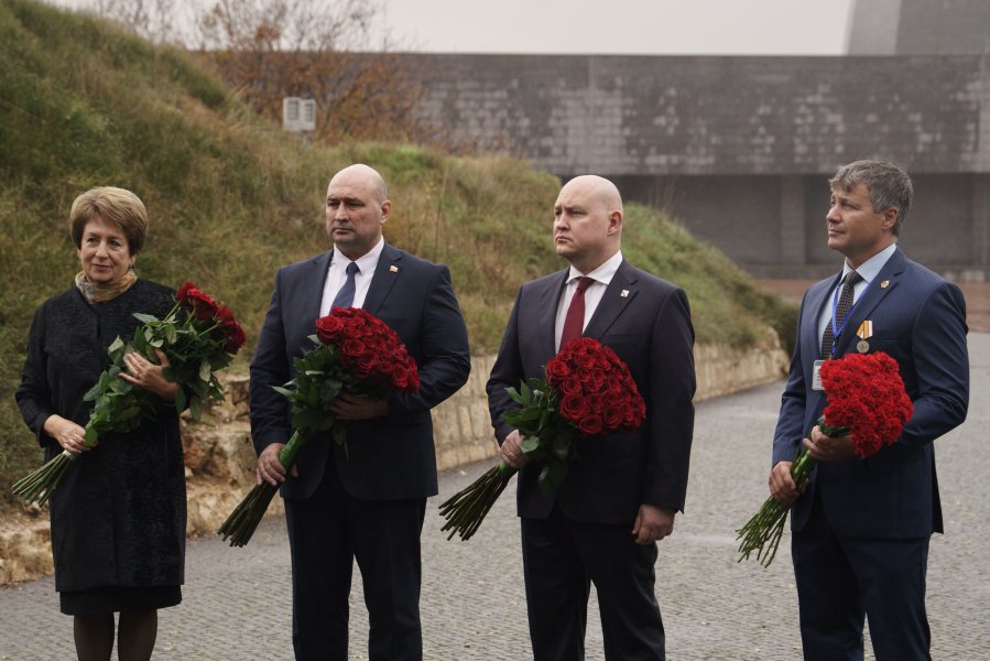 В Севастополе почтили память защитников города от немецко-фашистских захватчиков