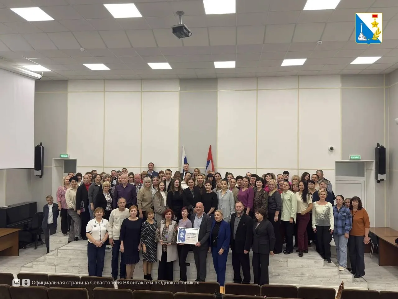 Родителям помогают растить детей в большой семье